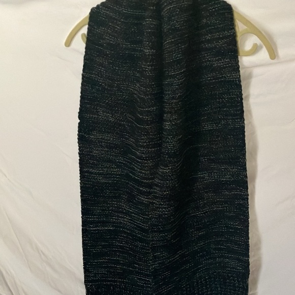 Calvin Klein: Black/White Blend Knit Scarf- one size - Picture 13 of 16